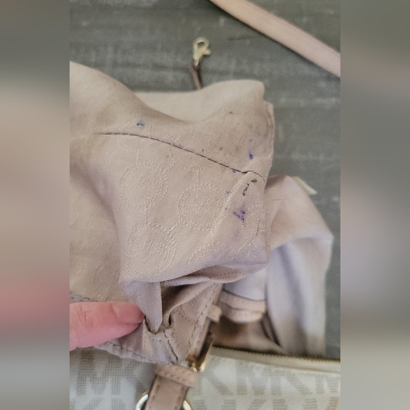 Michael Kors Jet Set Tote Bag - Picture 12 of 16